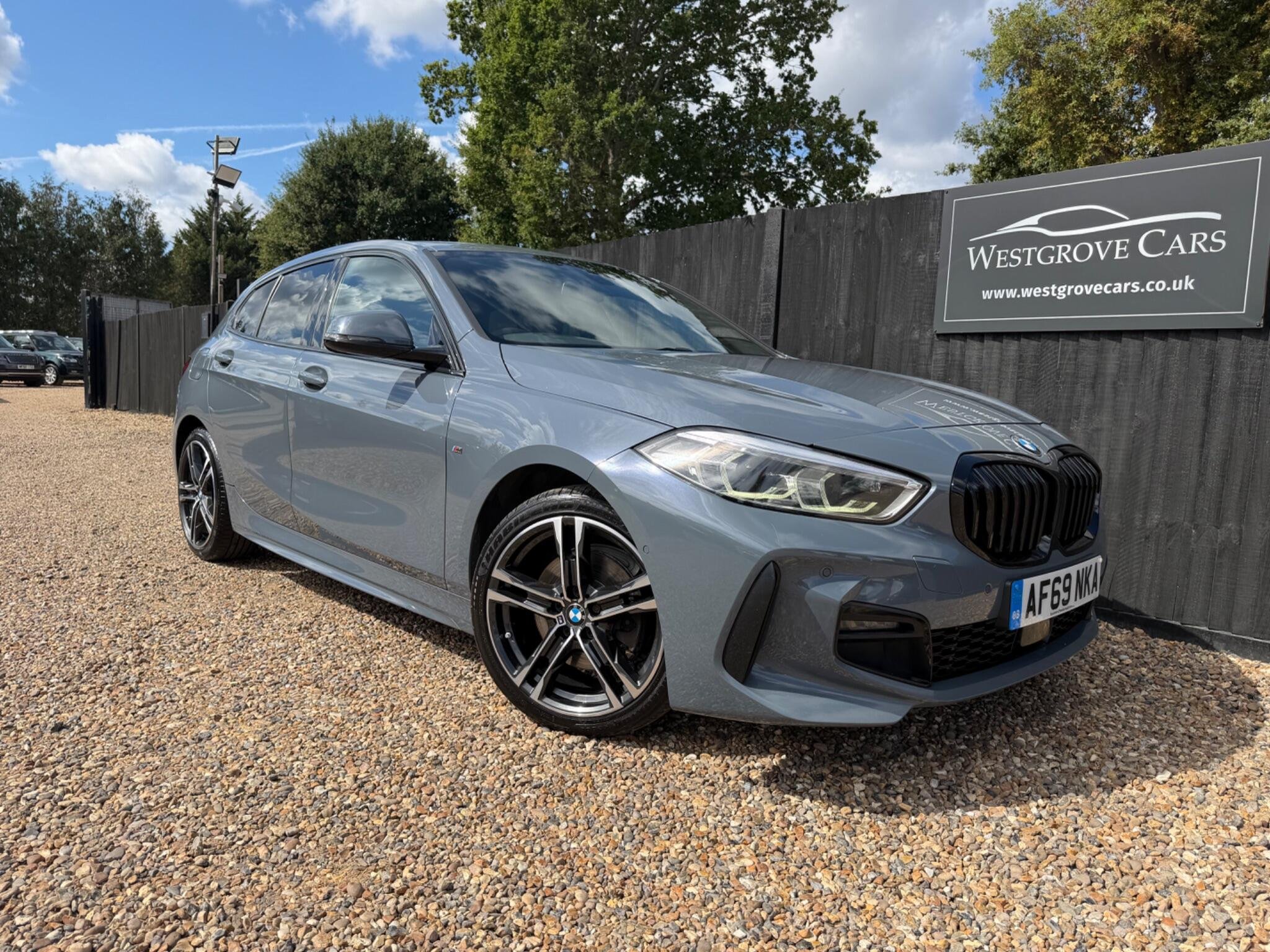 BMW 1 Series listing photo